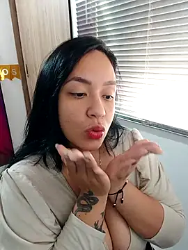 Snapshot of marta201_alfaro chatting on 10/19/25, 02:07 marta201 alfaro online show from 10/19/25, 02:07