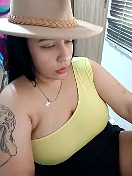 Snapshot of marta201_alfaro chatting on 11/08/25, 01:44 marta201 alfaro online show from 11/08/25, 01:44