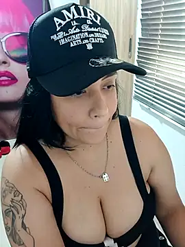 Snapshot of marta201_alfaro chatting on 11/13/25, 06:51 marta201 alfaro online show from 11/13/25, 06:51