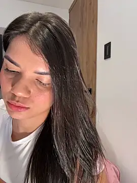 Snapshot of emma_lopes chatting on 10/15/25, 12:16 emma lopes online show from 10/15/25, 12:16