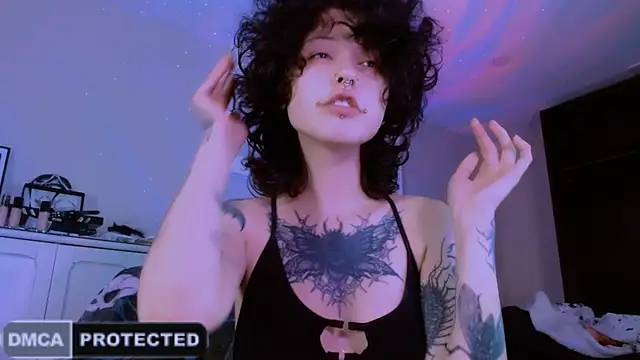 NaughtyLittleFox online show from 06/07/26, 02:48