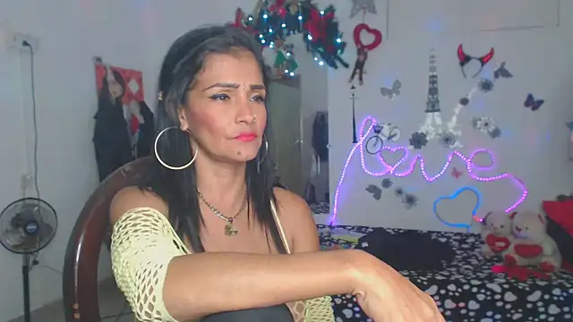 Snapshot of brigitht chatting on 12/28/24, 05:02 brigitht online show from 12/28/24, 05:02