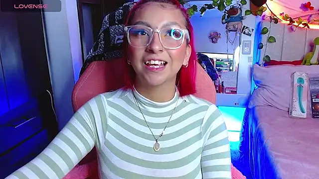 Snapshot of Littlerouse_ chatting on 01/19/26, 07:01 Littlerouse online show from 01/19/26, 07:01