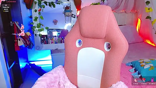 Snapshot of Littlerouse_ chatting on 02/12/26, 07:03 Littlerouse online show from 02/12/26, 07:03