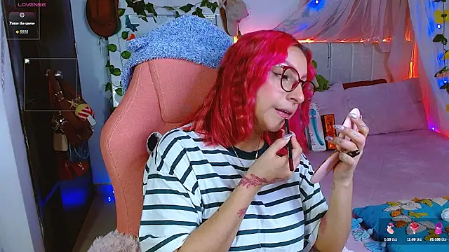 Snapshot of Littlerouse_ chatting on 05/19/26, 07:58 Littlerouse online show from 05/19/26, 07:58