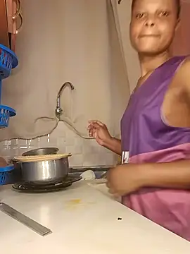 Snapshot of Freya_004 chatting on 12/05/25, 09:51 Freya 004 online show from 12/05/25, 09:51