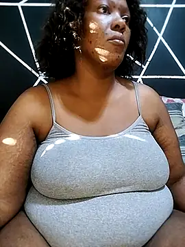 Snapshot of YummyChocolatexx2 chatting on 02/11/26, 05:45 YummyChocolatexx2 online show from 02/11/26, 05:45