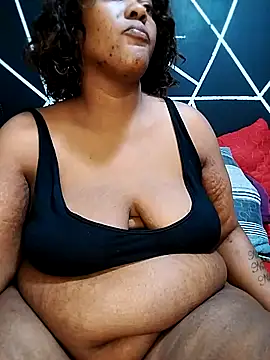 Snapshot of YummyChocolatexx2 chatting on 05/15/26, 01:51 YummyChocolatexx2 online show from 05/15/26, 01:51