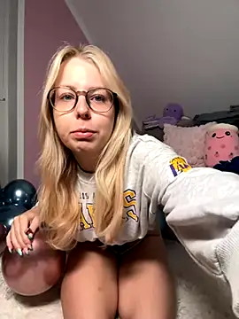 Livewithlucy online show from 09/18/25, 09:33