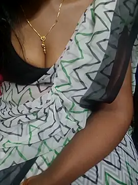 Snapshot of Janavi-janu chatting on 11/06/25, 09:05 Janavi-janu online show from 11/06/25, 09:05