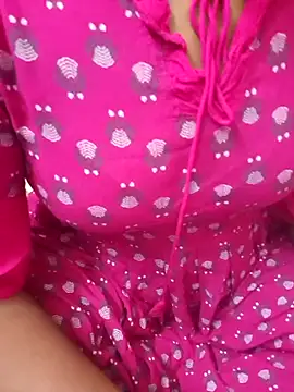 Snapshot of Janavi-janu chatting on 11/13/25, 10:08 Janavi-janu online show from 11/13/25, 10:08