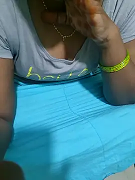 Snapshot of Janavi-janu chatting on 11/22/25, 09:52 Janavi-janu online show from 11/22/25, 09:52