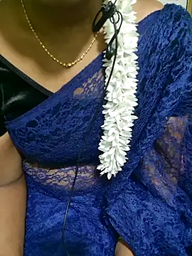 Snapshot of Janavi-janu chatting on 11/23/25, 03:01 Janavi-janu online show from 11/23/25, 03:01