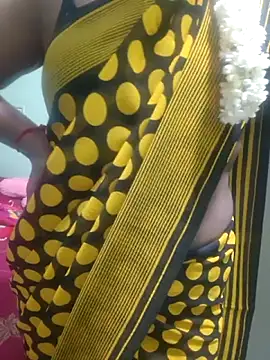 Snapshot of Janavi-janu chatting on 11/29/25, 06:33 Janavi-janu online show from 11/29/25, 06:33