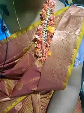 Snapshot of Janavi-janu chatting on 12/05/25, 04:14 Janavi-janu online show from 12/05/25, 04:14