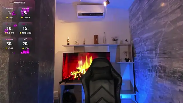 Snapshot of saracaball_ chatting on 09/15/25, 04:12 saracaball  online show from 09/15/25, 04:12