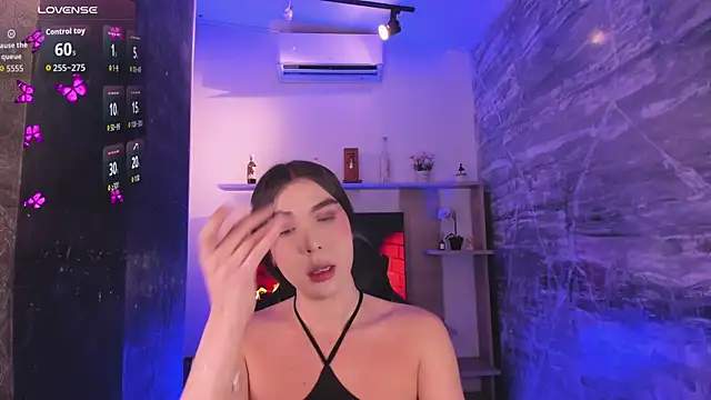 Snapshot of saracaball_ chatting on 09/30/25, 12:15 saracaball  online show from 09/30/25, 12:15