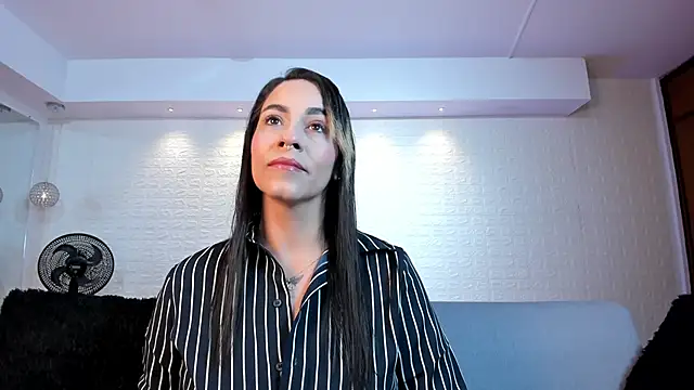 Snapshot of violet_scott chatting on 11/19/25, 10:37 violet scott online show from 11/19/25, 10:37