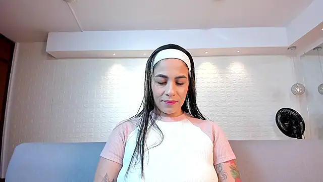 Snapshot of violet_scott chatting on 11/22/25, 10:36 violet scott online show from 11/22/25, 10:36