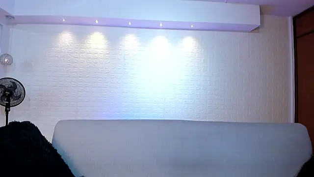 Snapshot of violet_scott chatting on 12/15/25, 10:41 violet scott online show from 12/15/25, 10:41