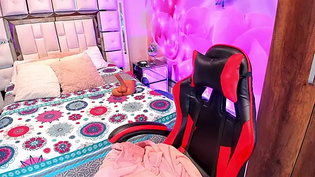 Snapshot of Yelena_mutiz chatting on 12/01/25, 02:00 Yelena mutiz online show from 12/01/25, 02:00