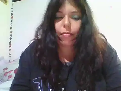 Snapshot of scarletttlove chatting on 04/26/26, 01:47 scarletttlove online show from 04/26/26, 01:47
