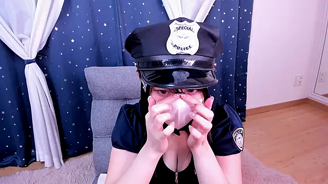 Snapshot of p_RUMiMi chatting on 10/30/25, 11:00 p RUMiMi online show from 10/30/25, 11:00