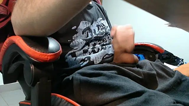 Snapshot of pattcam chatting on 10/28/25, 09:17 pattcam online show from 10/28/25, 09:17