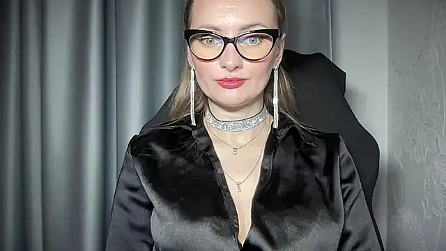 Snapshot of Viola_sweet chatting on 02/04/25, 02:21 Viola sweet online show from 02/04/25, 02:21