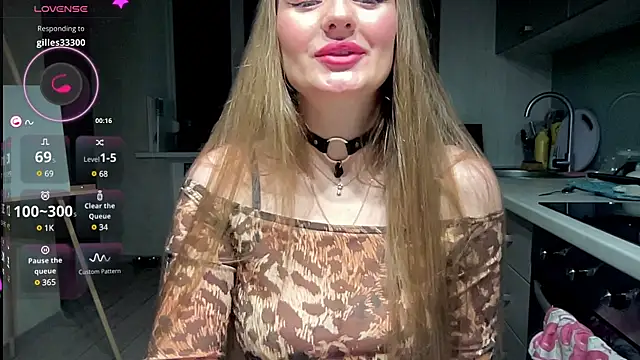 Snapshot of Viola_sweet chatting on 03/09/25, 10:41 Viola sweet online show from 03/09/25, 10:41