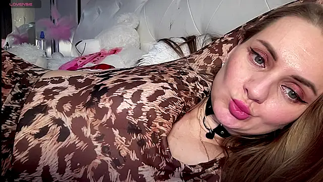Snapshot of Viola_sweet chatting on 03/10/25, 04:49 Viola sweet online show from 03/10/25, 04:49