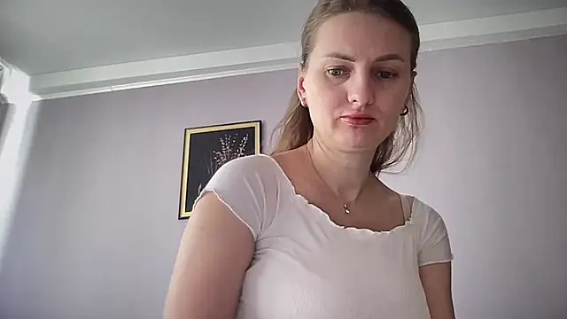 Snapshot of Viola_sweet chatting on 09/13/25, 07:19 Viola sweet online show from 09/13/25, 07:19
