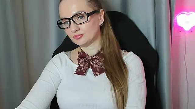 Snapshot of Viola_sweet chatting on 04/30/26, 08:57 Viola sweet online show from 04/30/26, 08:57