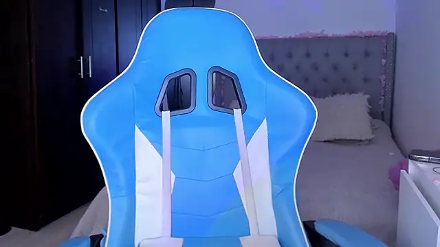 Snapshot of Violet_Rost chatting on 12/05/25, 03:20 Violet Rost online show from 12/05/25, 03:20