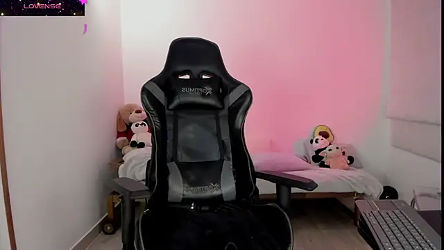 Biancastrongg online show from 10/30/25, 02:57