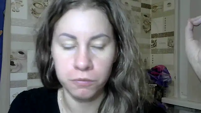 TherestlessKitty online show from 12/13/24, 06:53