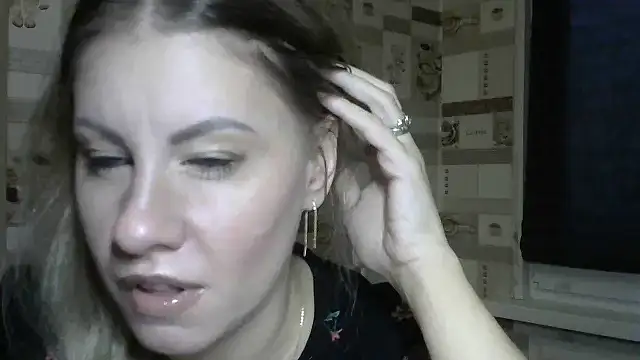 Snapshot of TherestlessKitty chatting on 09/25/25, 06:06 TherestlessKitty online show from 09/25/25, 06:06