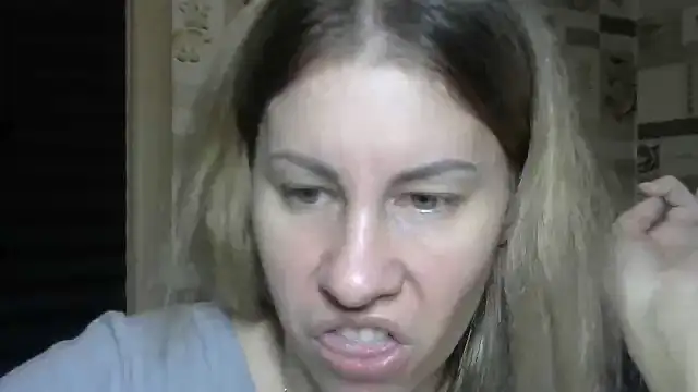 Snapshot of TherestlessKitty chatting on 10/01/25, 10:27 TherestlessKitty online show from 10/01/25, 10:27