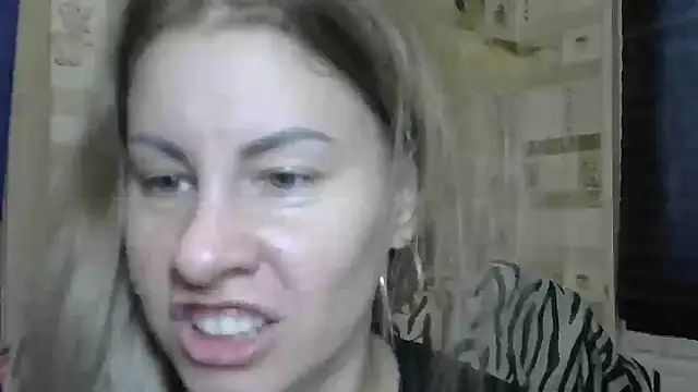 Snapshot of TherestlessKitty chatting on 10/02/25, 10:33 TherestlessKitty online show from 10/02/25, 10:33