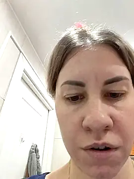 Snapshot of TherestlessKitty chatting on 10/27/25, 10:58 TherestlessKitty online show from 10/27/25, 10:58