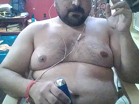 Snapshot of ARYANAVAILABLE chatting on 10/25/25, 11:32 ARYANAVAILABLE online show from 10/25/25, 11:32