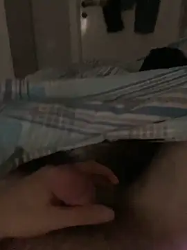 Snapshot of Erenn34 chatting on 10/12/25, 12:42 Erenn34 online show from 10/12/25, 12:42