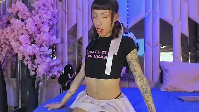 Snapshot of MadisonWood01 chatting on 11/08/25, 02:39 MadisonWood01 online show from 11/08/25, 02:39