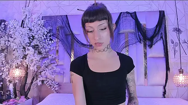 Snapshot of MadisonWood01 chatting on 11/25/25, 04:56 MadisonWood01 online show from 11/25/25, 04:56