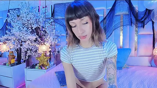 Snapshot of MadisonWood01 chatting on 12/05/25, 07:17 MadisonWood01 online show from 12/05/25, 07:17