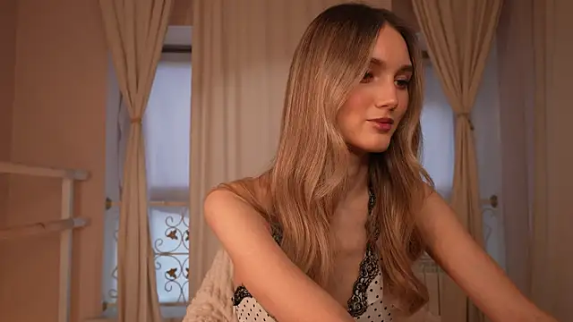 aurora nude online show from 10/28/25, 06:50