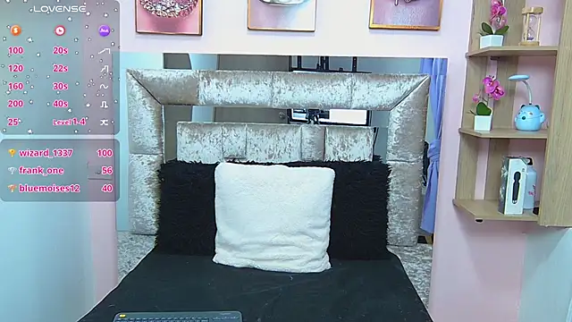 Vaioletcooper online show from 01/24/25, 10:51