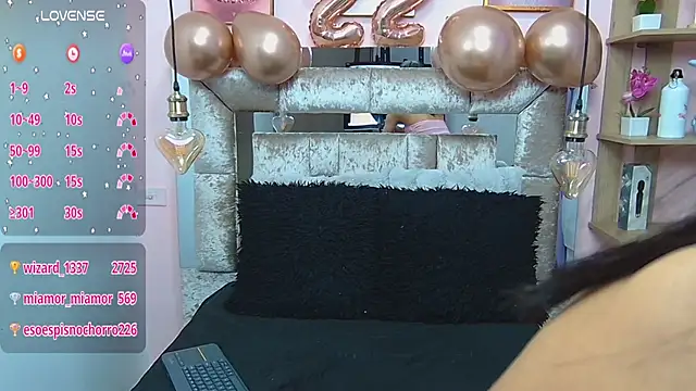 Vaioletcooper online show from 03/11/25, 11:48