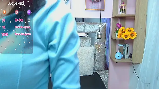 Vaioletcooper online show from 03/15/25, 12:47