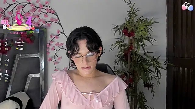 Snapshot of Black_Rose2 chatting on 09/24/25, 12:08 Black Rose2 online show from 09/24/25, 12:08